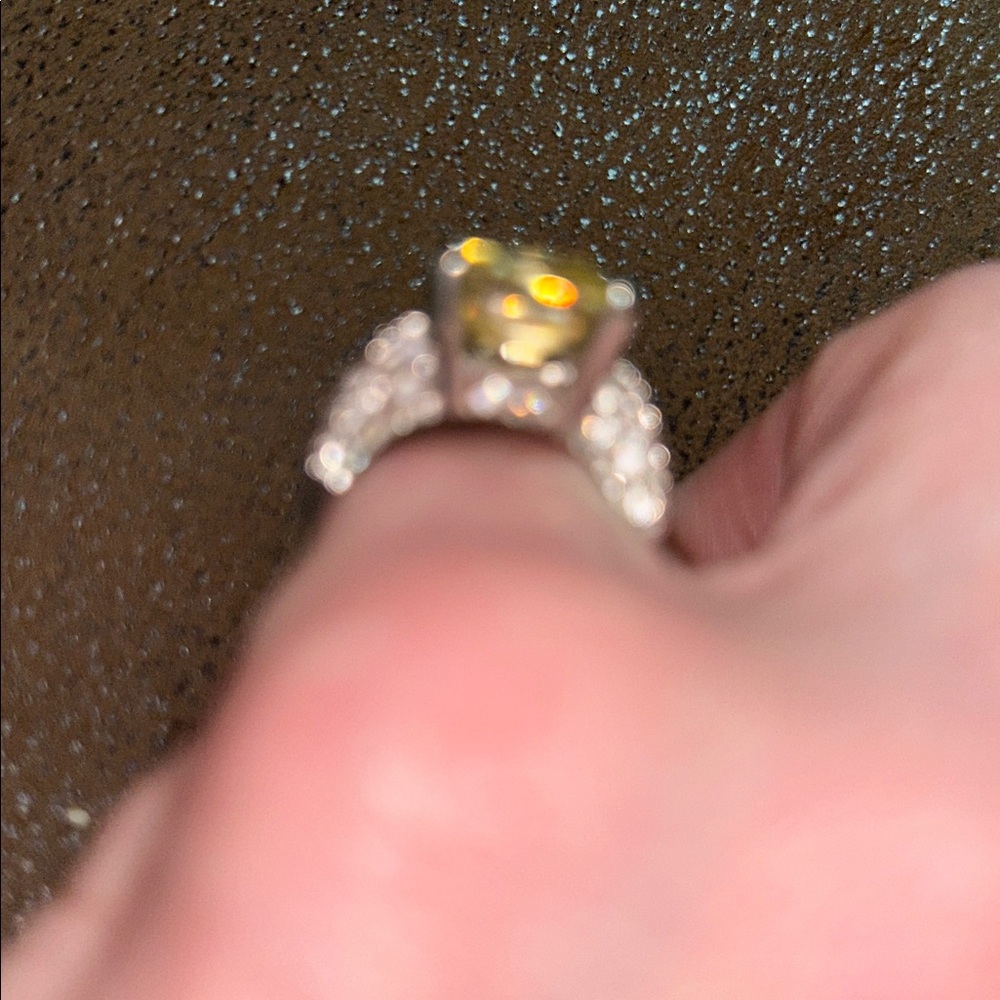Avon Cocktail Ring—New without box - Picture 2 of 7